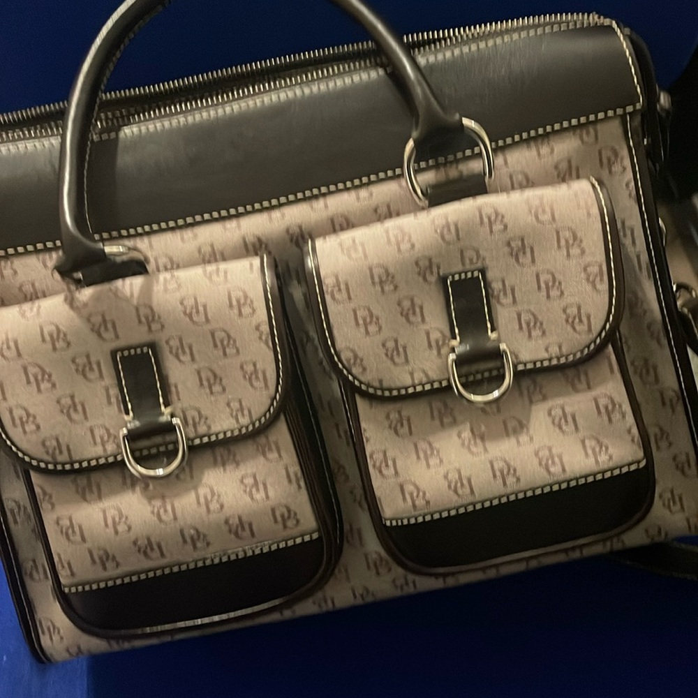 Dooney & Bourke handbag has lots of pockets inside and outside